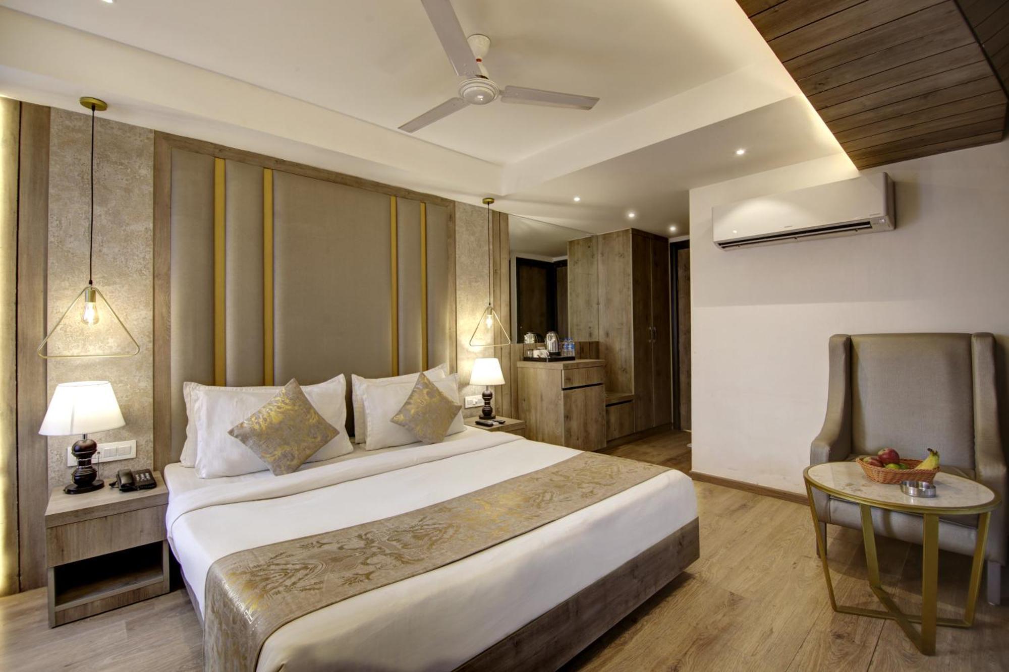 Hotel Town Grand Patel Nagar 뉴델리 외부 사진