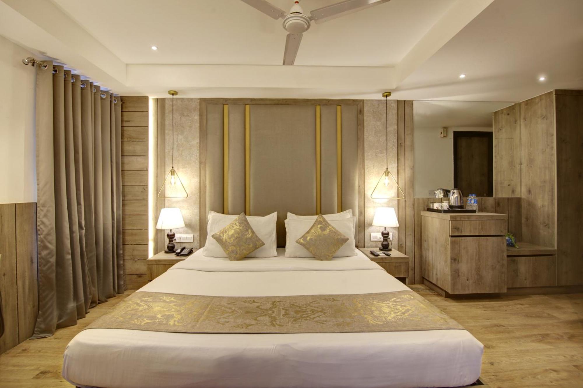 Hotel Town Grand Patel Nagar 뉴델리 외부 사진