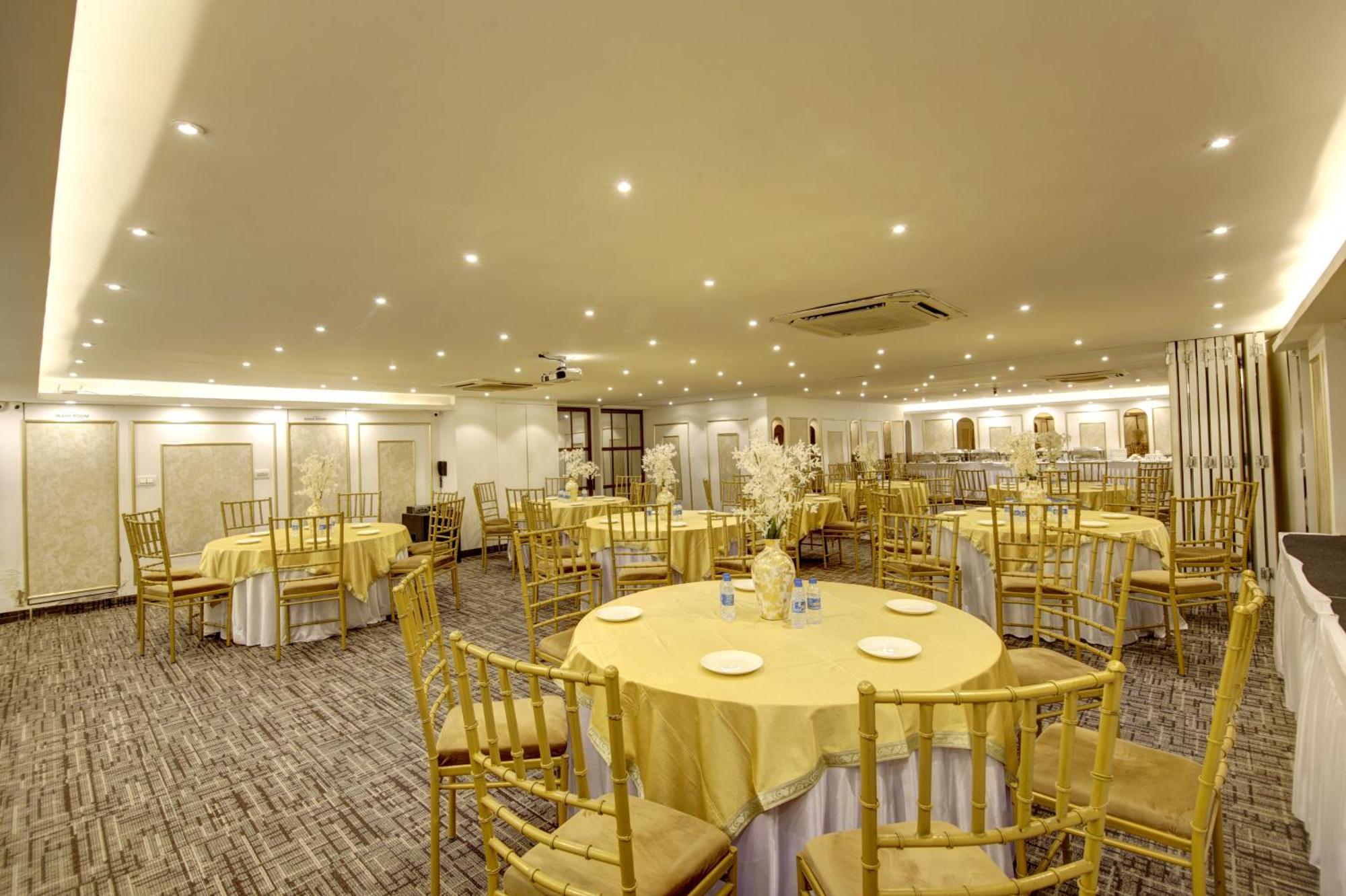 Hotel Town Grand Patel Nagar 뉴델리 외부 사진